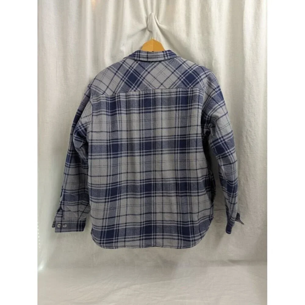 AmericaWare Men's XL sherpa lined flannel, snap closure, gray and blue plaid